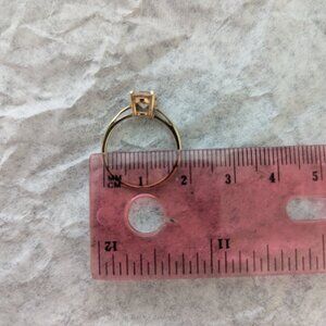 Yellow gold morganite ring